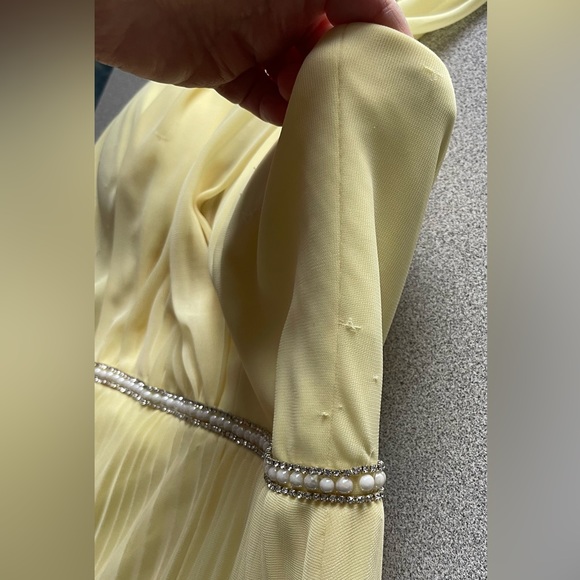 Aqua Dresses Yellow Pleated Halter Gown NWT Size 6 - Picture 14 of 16